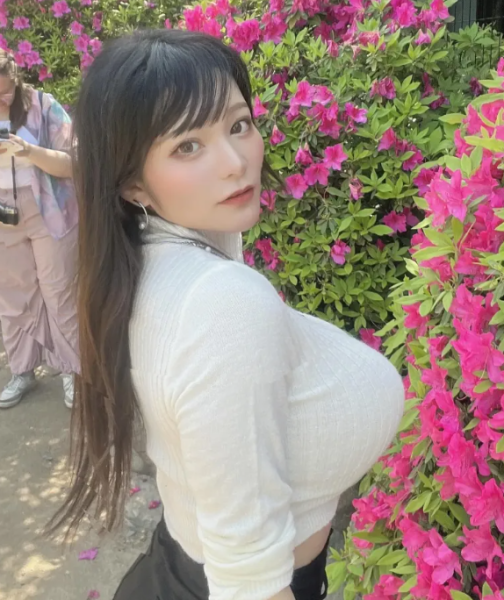 图片[4]-举牌女郎SAORI傲人身姿让拳手无心比赛-乐忧记