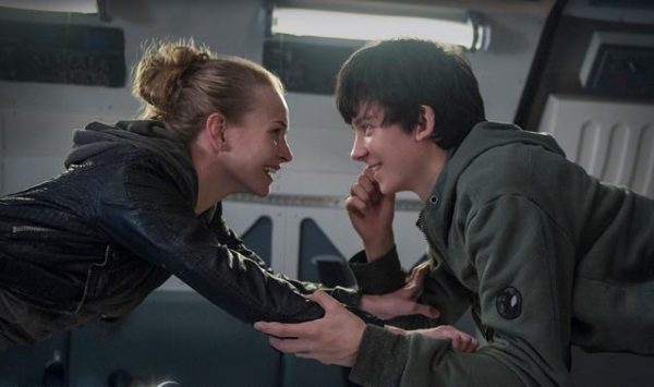 电影《回到火星》的科幻叙事新探索,星际孤旅与人类共情-乐忧记