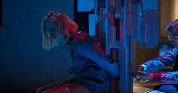 电影《智慧囚屋》的科技恐惧与人性博弈，当囚笼披上智慧的外衣-乐忧记